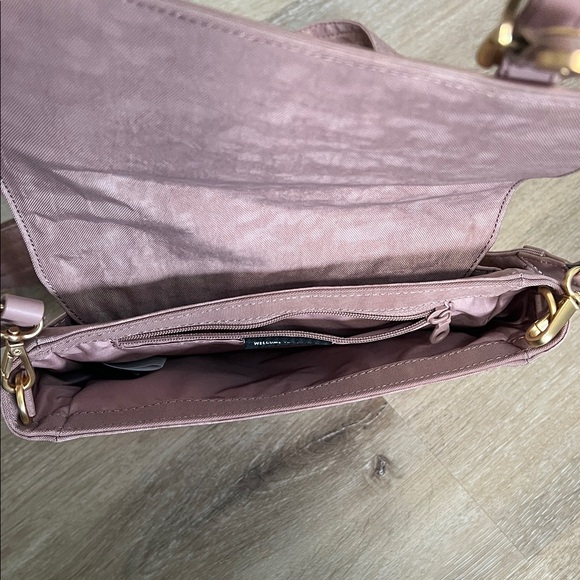 Herschel Supply Company Blush Pink Crossbody Bag Super Cute! - Picture 4 of 7